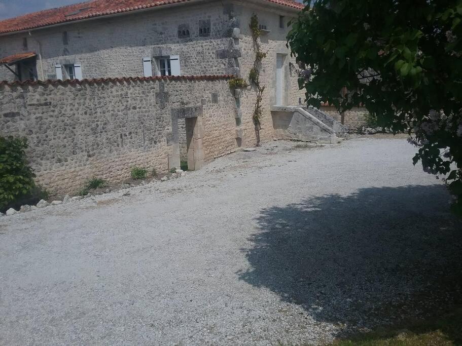 Maison Charentaise A La Campagne Becheresse Exterior photo